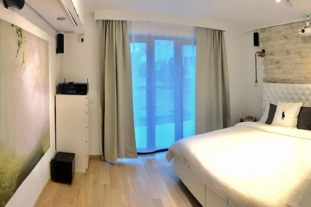 Jacuzzi Oasis Apartment Brussels